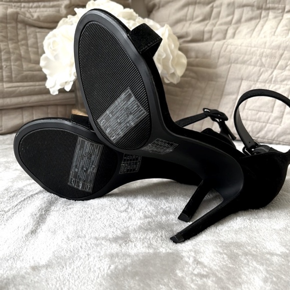 Black heels 8 - Picture 6 of 14